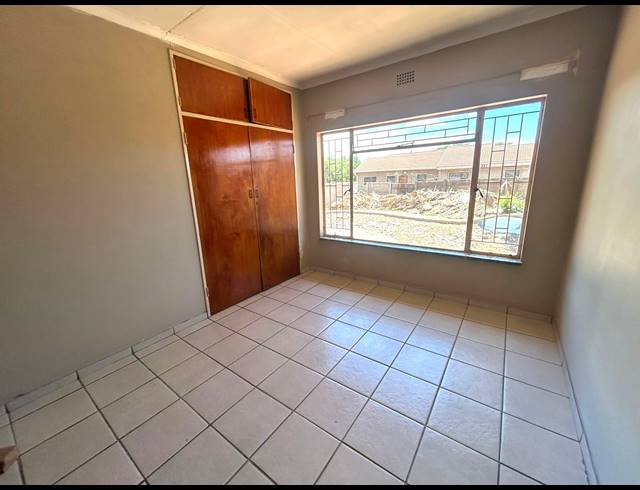 4 BEDROOM HOUSE TO LET IN VANDERBIJLPARK CE 3